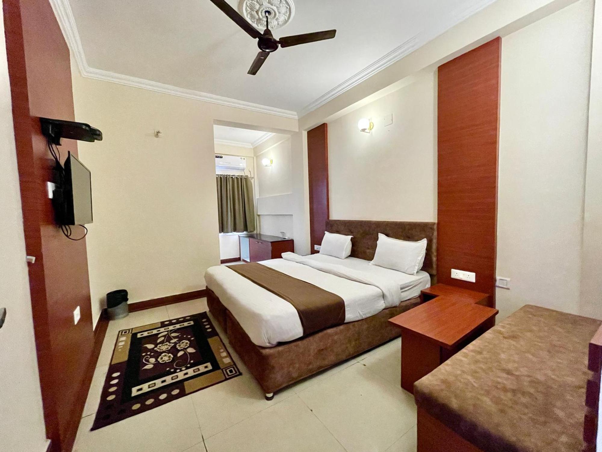 Hotel Subham Beach Inn ! Puri Near-Sea-Beach-And-Temple Fully-Air-Conditioned-Hotel With-Lift-And-Parking-Facility Eksteriør bilde
