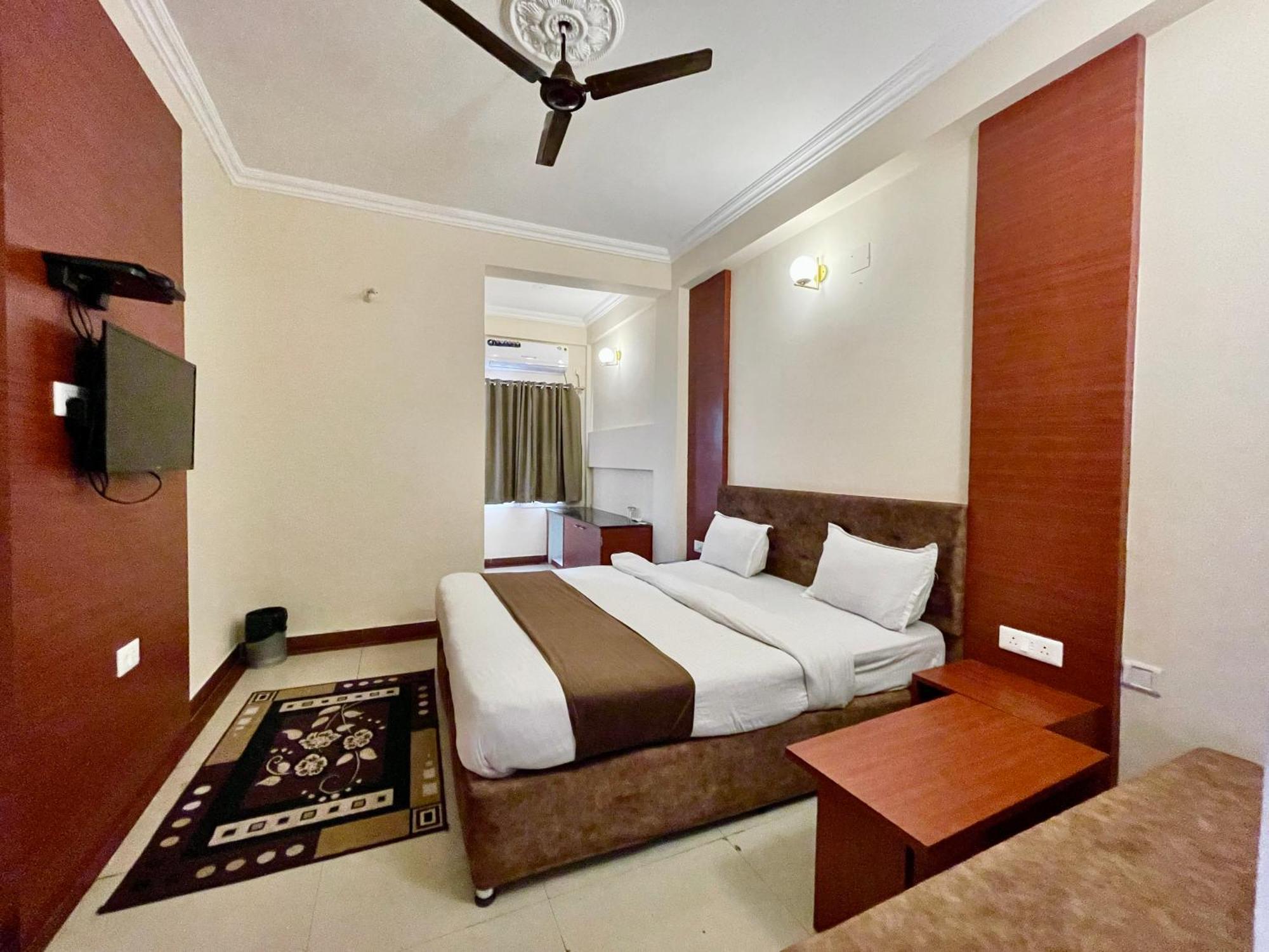 Hotel Subham Beach Inn ! Puri Near-Sea-Beach-And-Temple Fully-Air-Conditioned-Hotel With-Lift-And-Parking-Facility Eksteriør bilde