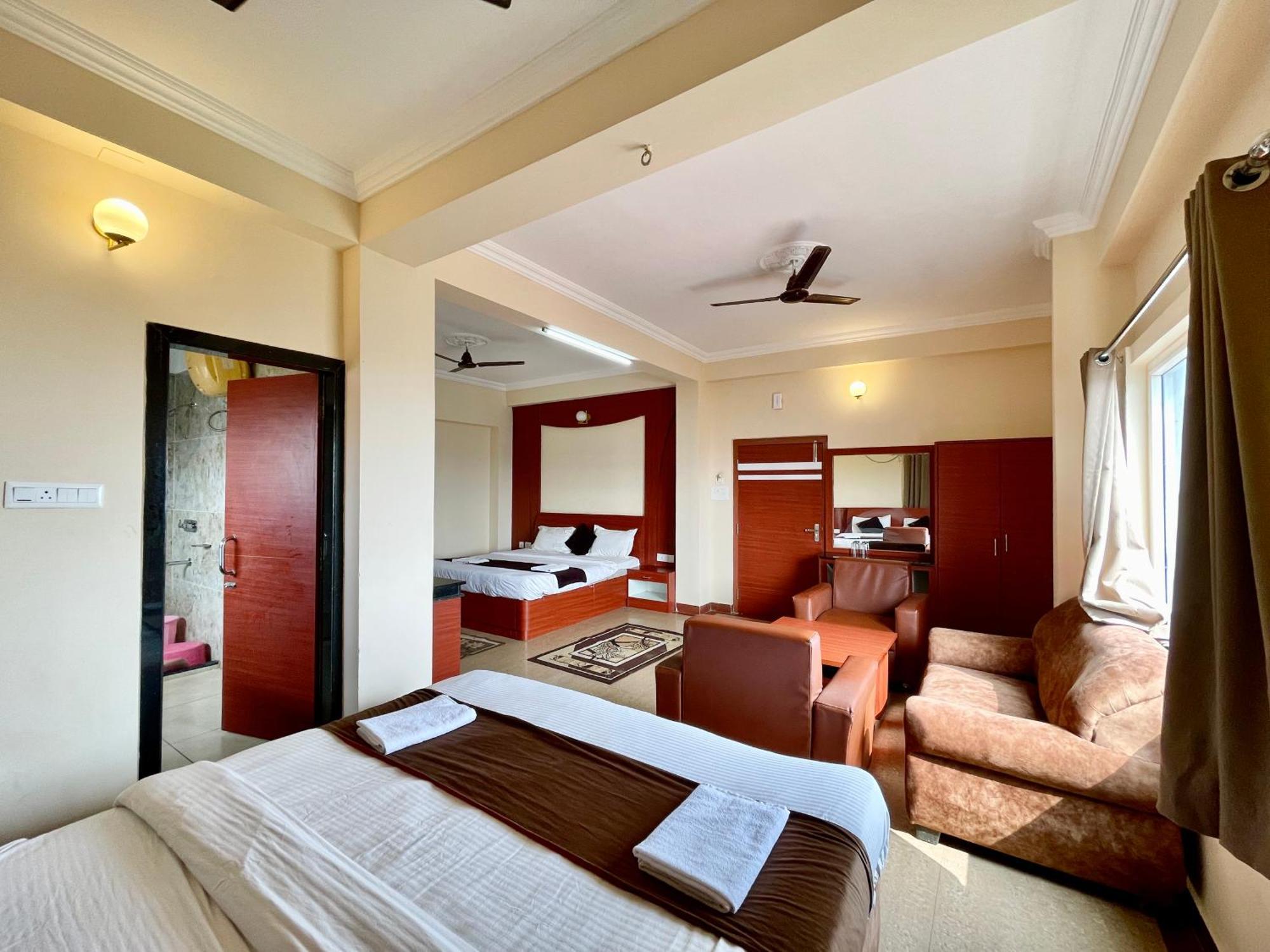 Hotel Subham Beach Inn ! Puri Near-Sea-Beach-And-Temple Fully-Air-Conditioned-Hotel With-Lift-And-Parking-Facility Eksteriør bilde