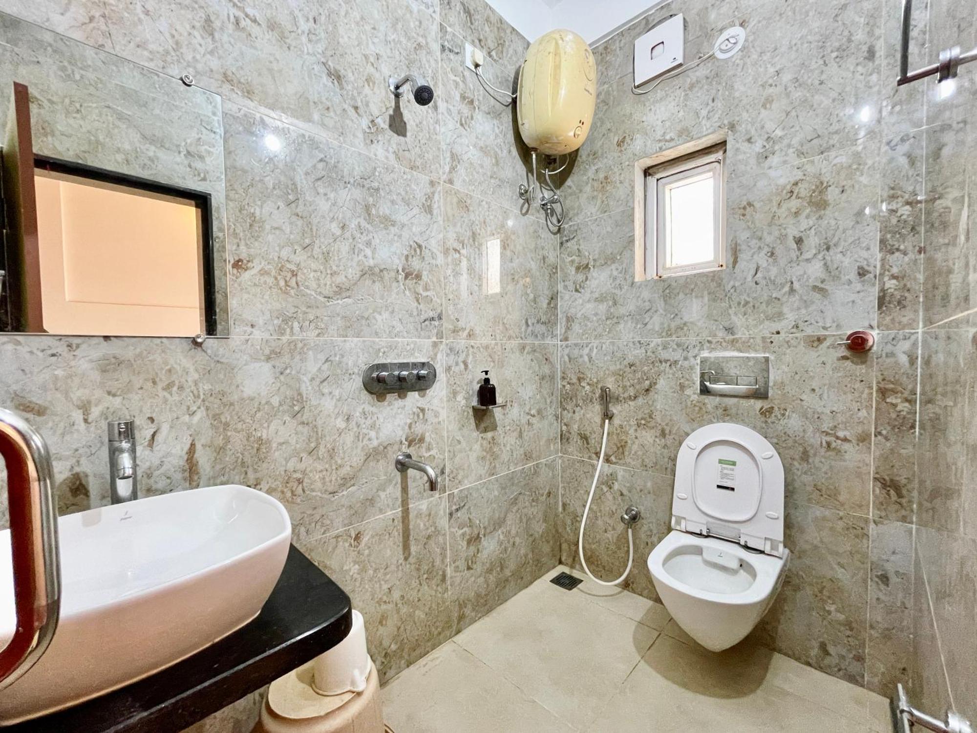 Hotel Subham Beach Inn ! Puri Near-Sea-Beach-And-Temple Fully-Air-Conditioned-Hotel With-Lift-And-Parking-Facility Eksteriør bilde